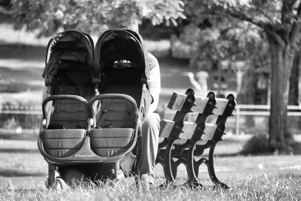 Doppelkinderwagen mit Autositz – Travelsystem für Zwillinge